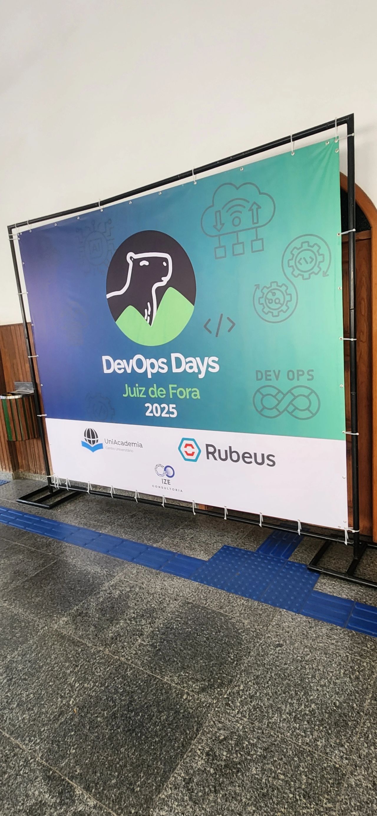 DevOpsDays Juiz de Fora 2025 /posts/devops-days-jf-2025/img/1759158106175.jpeg